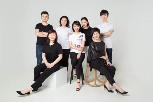 《交响音乐赏析》混合式课程团队照片(6163银河net163am曹耿献)
